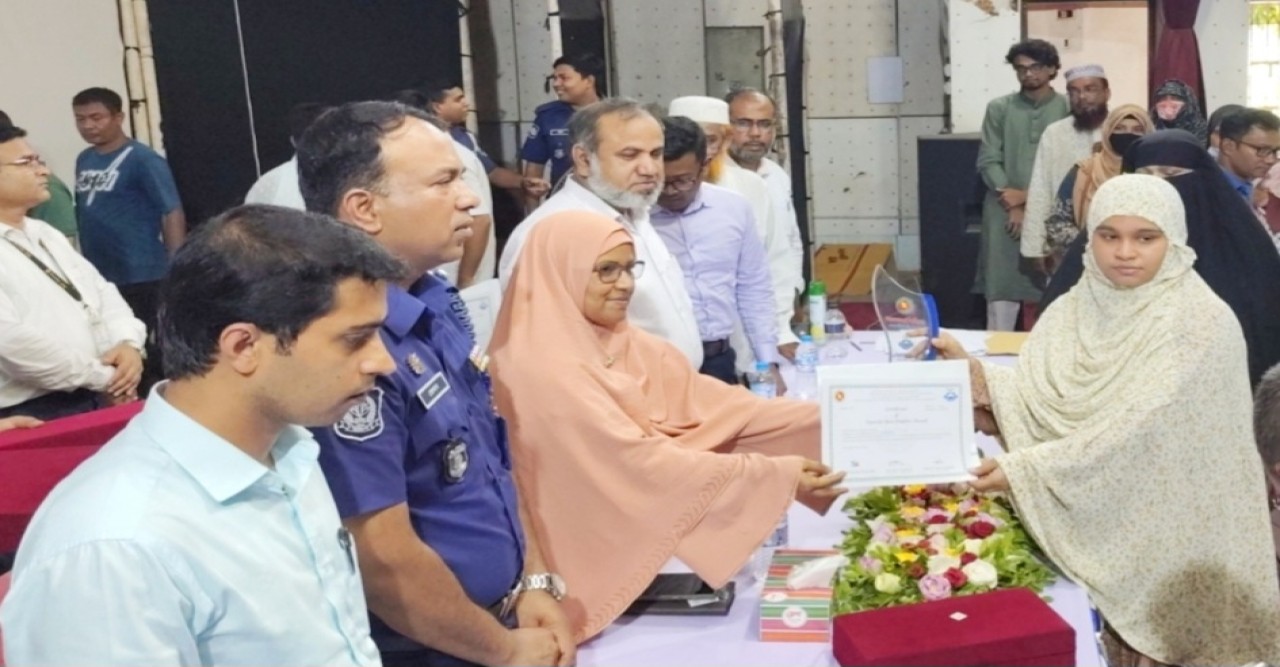 বগুড়ায় শ্রেষ্ঠ কৃতী শিক্ষার্থীদের সংবর্ধনা প্রদান