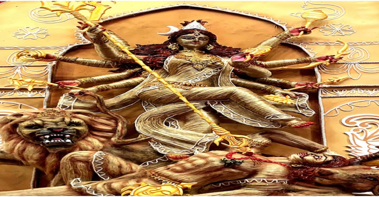 নাটোরে নজর কেড়েছে পাটের দুর্গা প্রতিমা
