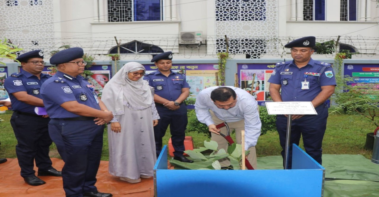 স্বরাষ্ট্র মন্ত্রণালয়ের সিনিয়র সচিব কর্তৃক শাজাহানপুর থানা পরিদর্শন