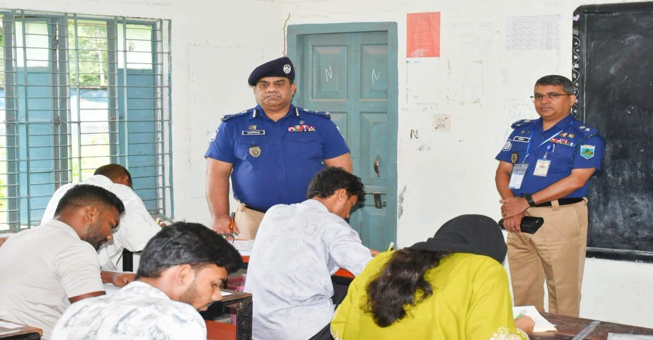 এএসআই (নিরস্ত্র) পদে নিয়োগের প্রথম দিনের লিখিত পরীক্ষা সুষ্ঠু ও শান্তিপূর্ণ পরিবেশে অনুষ্ঠিত