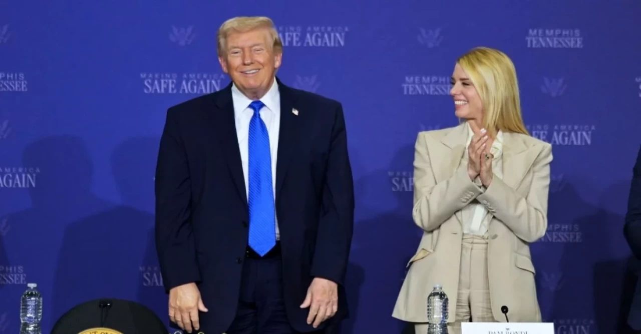 যুদ্ধের মধ্যেই এবার অ্যাটর্নি জেনারেলকে বরখাস্ত করলেন ট্রাম্প