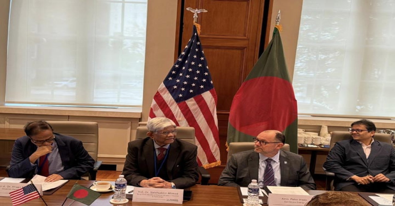ওয়াশিংটনে অর্থ উপদেষ্টা সালেউদ্দিন আহমেদ  যুক্তরাষ্ট্রের সঙ্গে বাণিজ্য ঘাটতি কমানোর  উদ্যোগ বাংলাদেশের