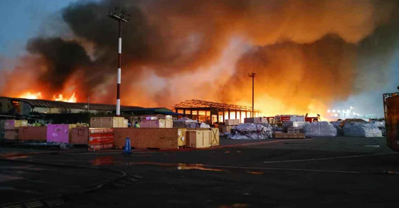 শাহজালালের কার্গো ভিলেজের আগুন অনেকটা নিয়ন্ত্রণে