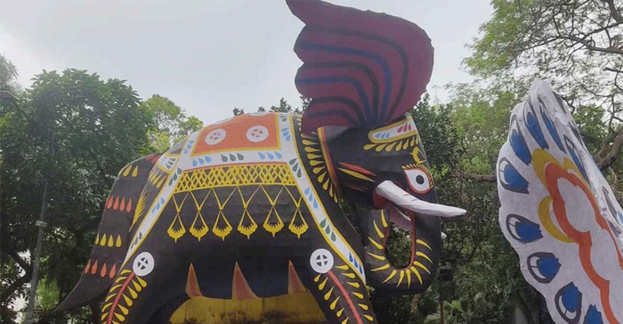 ঢাকা বিশ্ববিদ্যালয় ক্যাম্পাসে ঢোল-বাদ্যে শুরু বৈশাখী শোভাযাত্রা