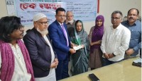 বিইউজে সদস্যদের মাঝে সাংবাদিক কল্যাণ ট্রাস্টের চেক হস্তান্তর