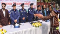 বগুড়ায় ২য় ধাপে শীতার্ত মানুষের  পাশে দাঁড়ালো জেলা পুলিশ