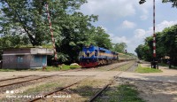উথলী ষ্টেশনের সেনেরহুদা লেভেল ক্রসিং , ব্যারিয়ার থাকলেও নেই গেটম্যান,ঝুকিঁ নিয়ে পারাপার