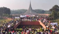 বিজয় দিবসে শহীদদের প্রতি জাতির শ্রদ্ধা, জাতীয় স্মৃতিসৌধে জনতার ঢল