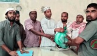 নড়াইল সদর উপজেলার শড়াতলা গ্রামে ১৬০ জনের মাঝে ইফতার সামগ্রী বিতরণ করেছেন প্রবাসীরা
