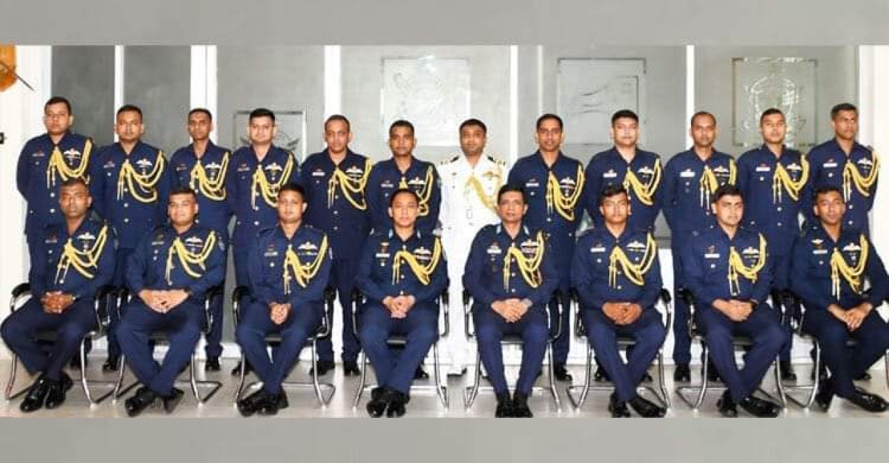 বগুড়ায় বিমানবাহিনী ফ্লাইং ইন্সট্রাক্টরস্ কোর্সের সনদপত্র বিতরণ